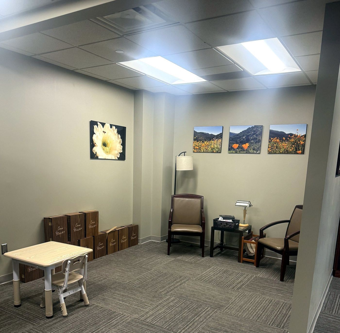 Family seating area with a children’s table at Heuer Fischer